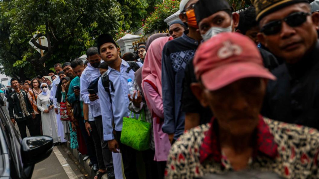 FOTO: Wajah-Wajah Gembira Masyarakat Menghadiri Open House Presiden Jokowi di Istana Negara