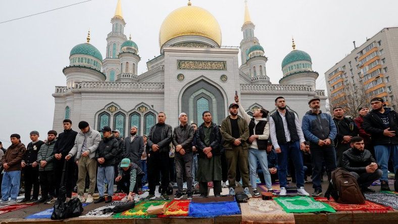 FOTO: Potret Umat Muslim Dunia Bersukacita Merayakan Hari Raya Idulfitri 1445 Hijriah