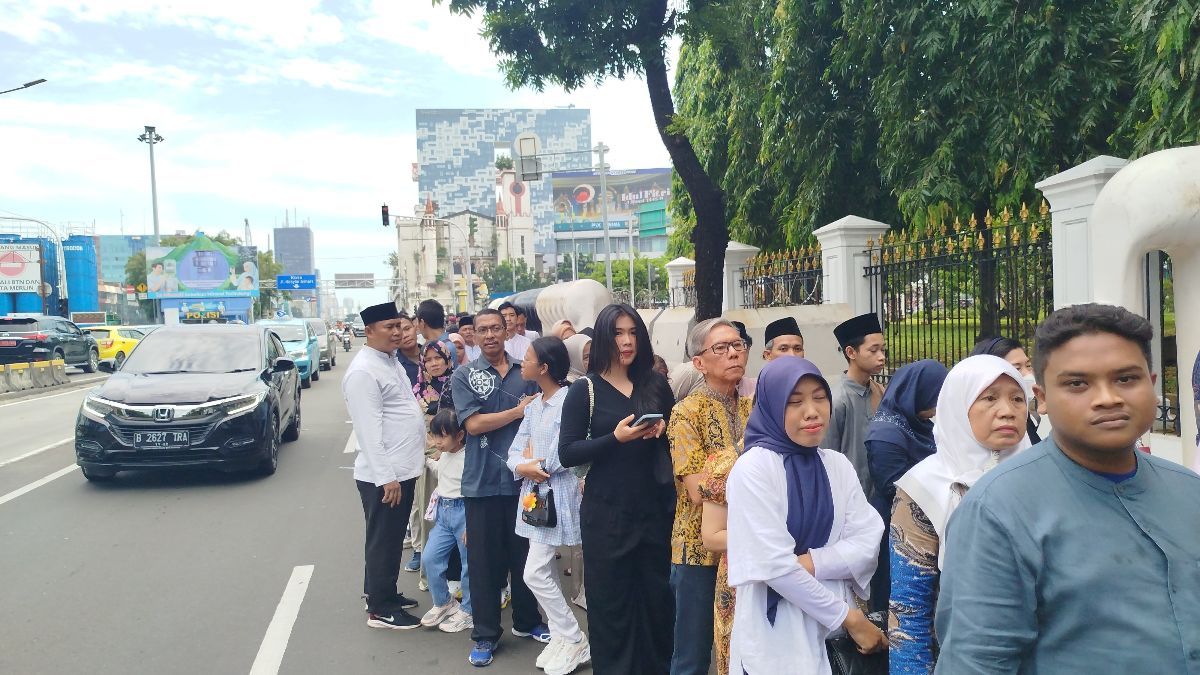 VIDEO: Kronologi Kericuhan Open House Jokowi di Istana, Warga Ribut hingga Pingsan Akibat Berdesakan