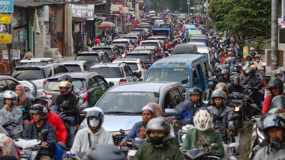 FOTO: Macet Horor Lalu Lintas Menuju Puncak Bogor Imbas Penerapan One Way