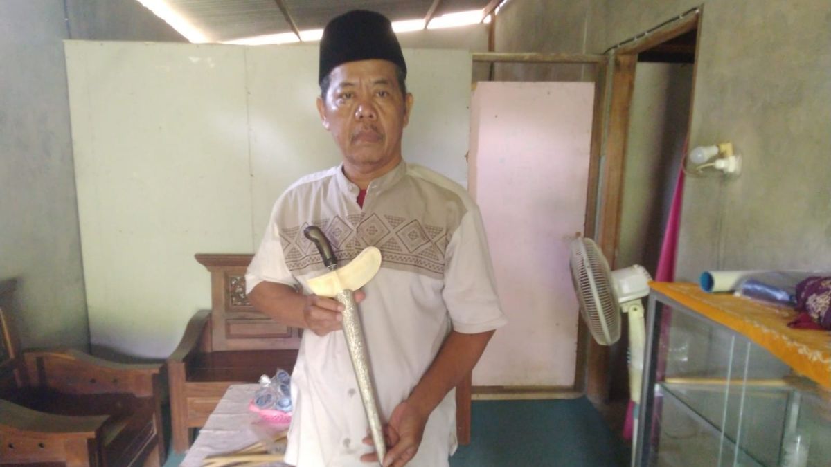 “Terpaksa” Pulang ke Kampung Halaman Demi Mertua, Pria Bantul Ini Teruskan Usaha Ayah Jadi Pembuat Keris