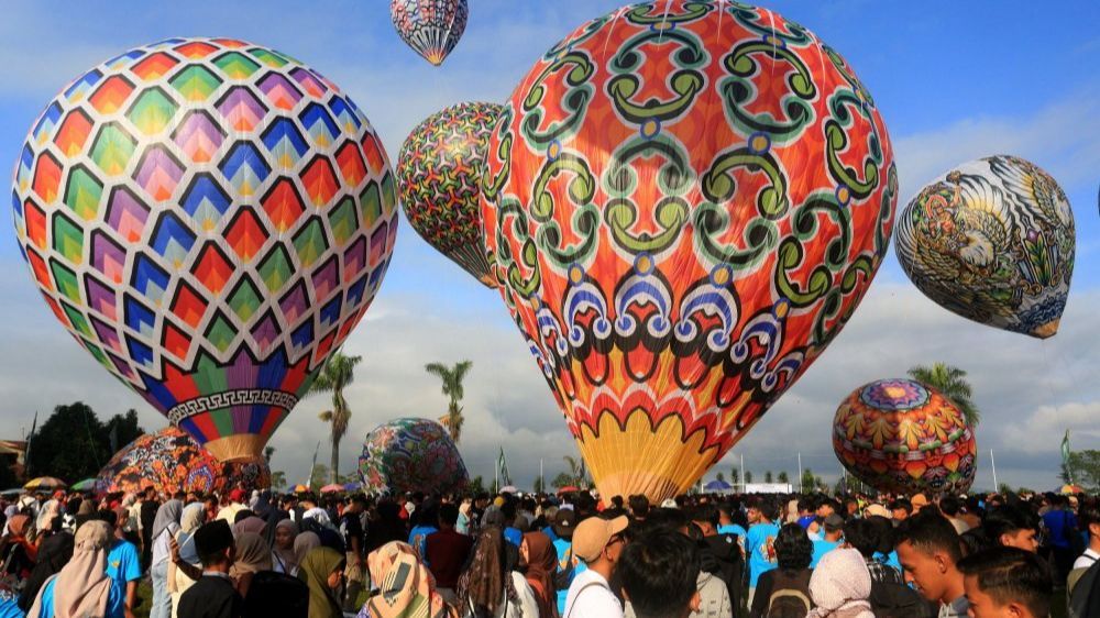 FOTO: Indahnya Warna-Warni Festival Balon Udara Wonosobo 2024 Meriahkan Suasana Idulfitri 1445 Hijriah