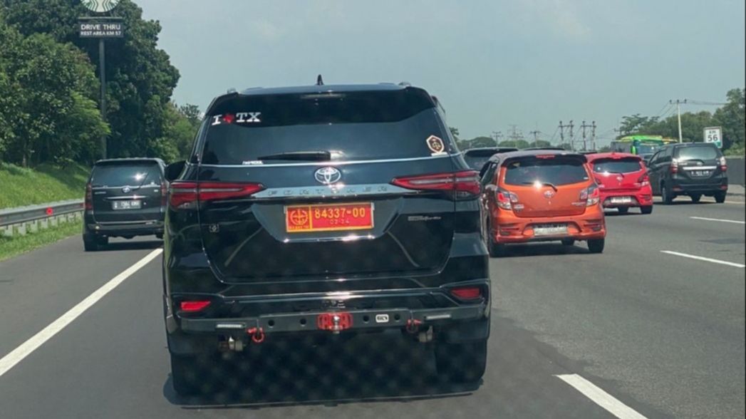 Viral Pengemudi Fortuner Arogan Pakai Plat Dinas Expired, Ternyata Milik Pensiunan Perwira TNI