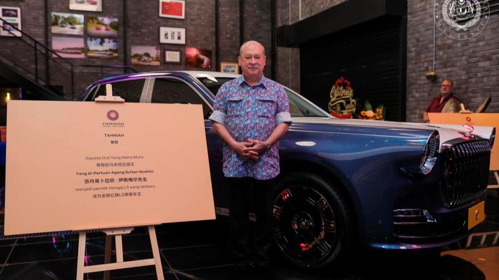 Raja Malaysia Jadi Orang Pertama di Dunia Terima Hongqi L5, Mobil Khusus Bawa Tamu Negara yang Sangat Canggih