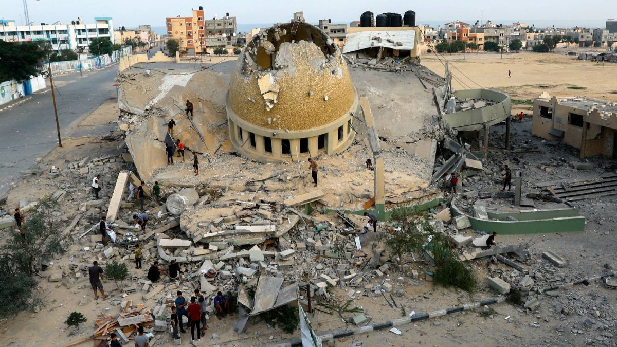 VIDEO Israel Bom Menara Masjid di Gaza Saat Azan Sedang Berkumandang