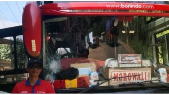 Lebaran Pertama Masih dalam Perjalanan Mudik, Sopir Bus Ini Bawa Seluruh Penumpang ke Rumah Mertua dan Beri Makan Gratis