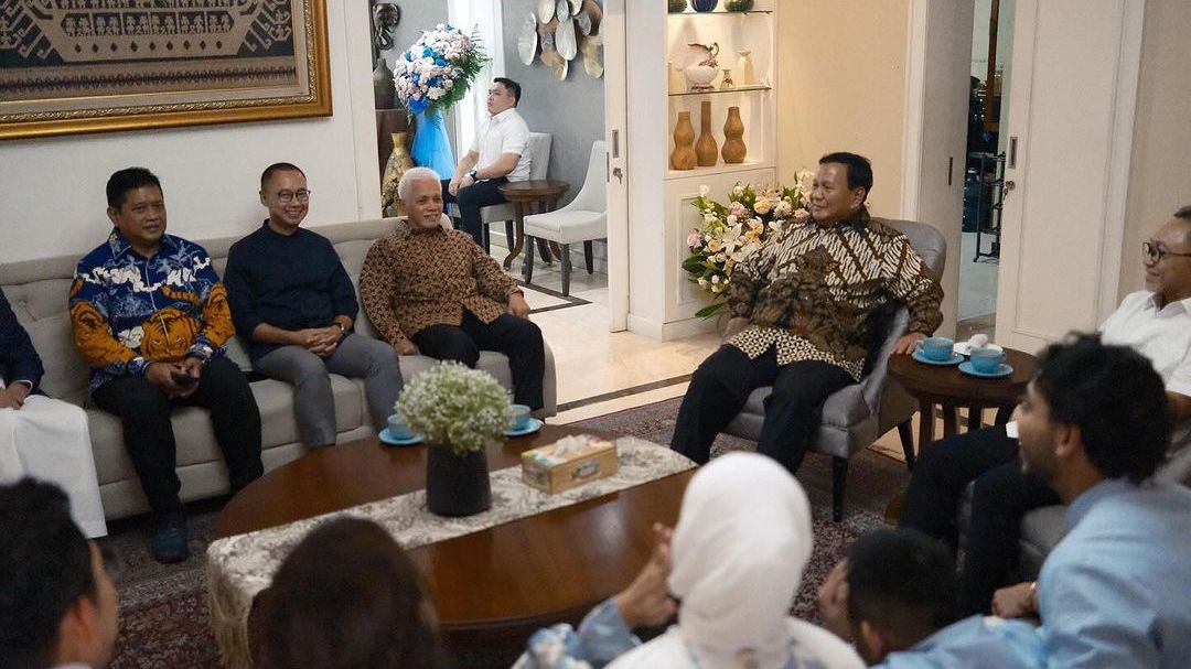 VIDEO: Kumpulan Gaya Kocak Prabowo saat Lebaran, Jahil Goda Luhut hingga Nyanyi Lagu PAN ke Zulhas