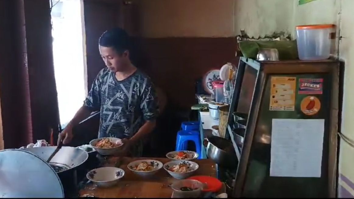 Soto Ayam Dahlok, Kuliner Legendaris di Jember Sejak Tahun 1958