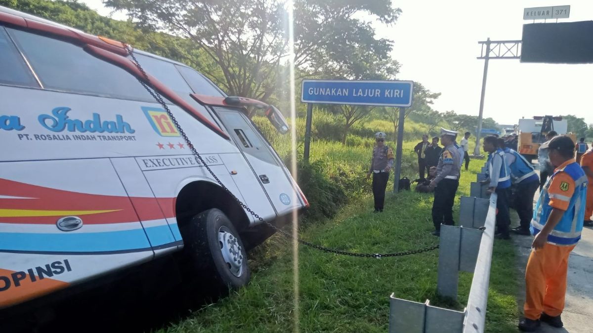 Bertambah, Korban Meninggal Kecelakaan Bus Rosalia Indah di Tol Batang Jadi 8 Orang