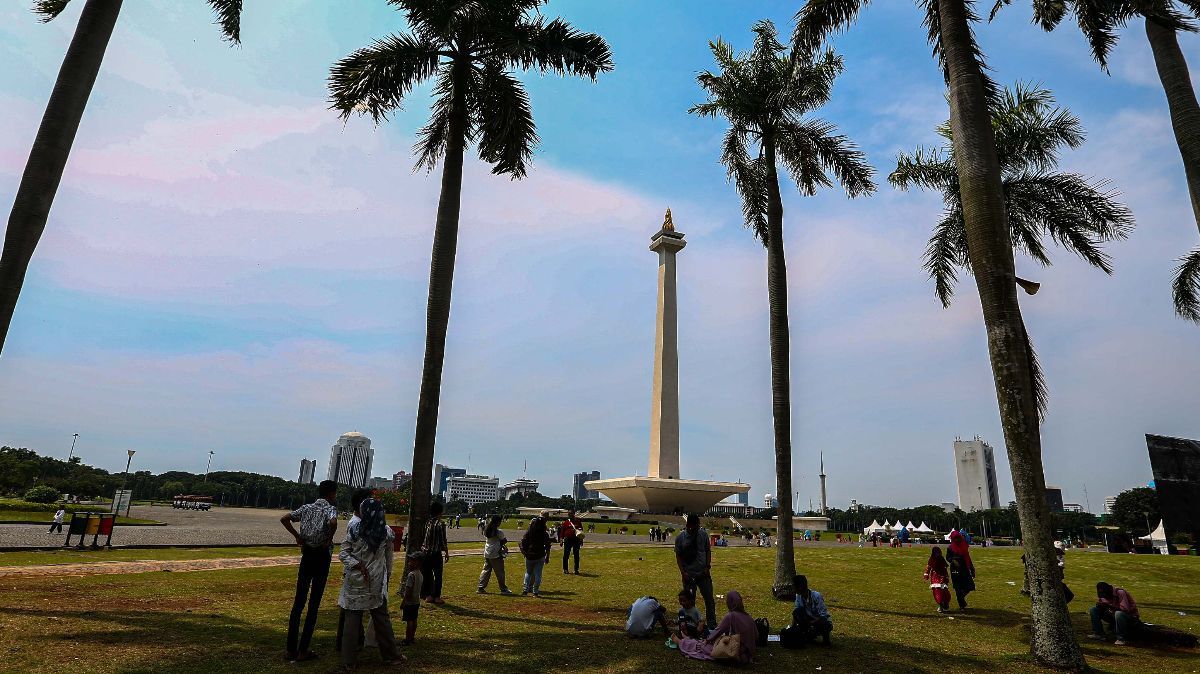 FOTO: Masih Jadi Primadona, Ribuan Orang Kunjungi Monas Saat Libur Lebaran 2024