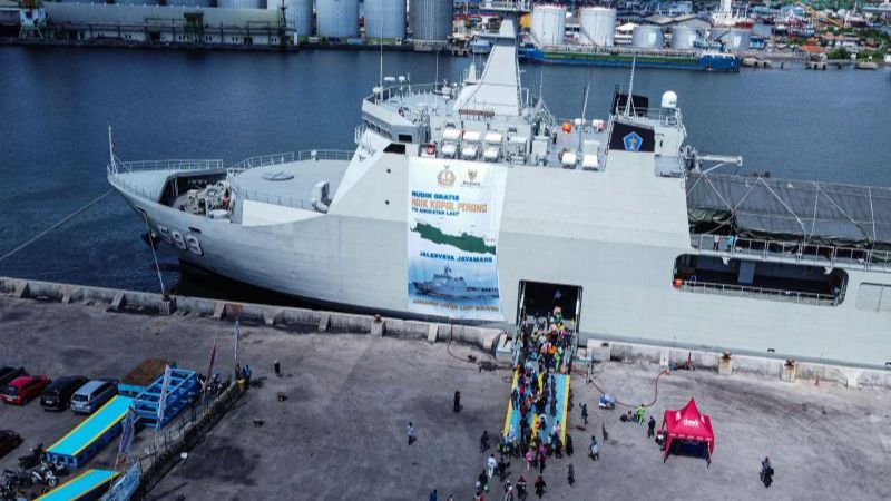 Ratusan Pemudik ke Jakarta Naik Kapal Perang TNI AL dari Pelabuhan Tanjung Emas Semarang