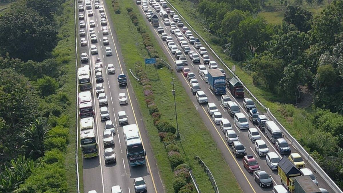 One Way di KM 414 Kalikangkung sampai KM 72 Tol Cipali Diperpanjang hingga Pukul 24.00 WIB