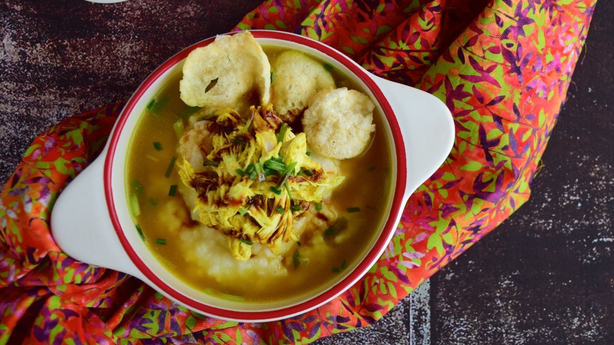 Legendaris Sejak 40 Tahun Silam, Yuk Kenalan dengan Kelezatan Bubur Kuning Khas Indramayu yang Unik