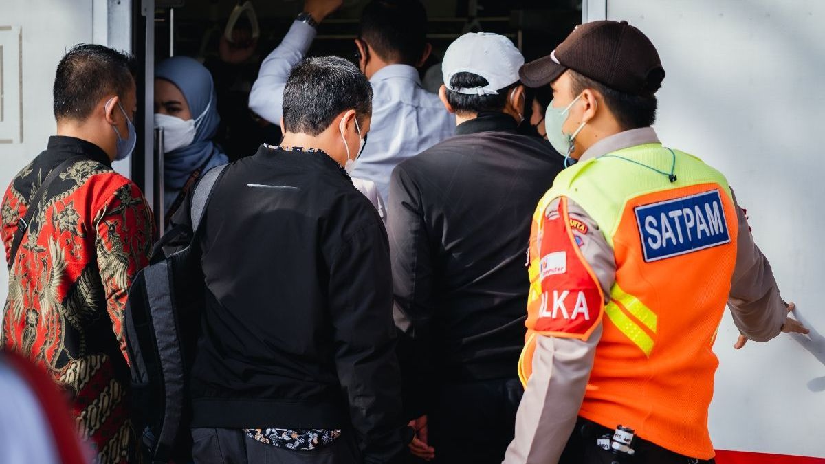 Viral Bocah Terjatuh di Celah Peron KRL Stasiun Manggarai, Begini Kondisi Korban