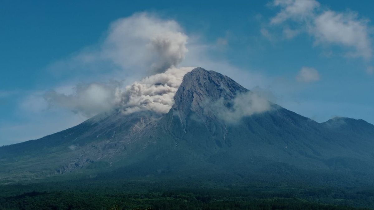 Gunung Semeru Kembali Erupsi, Total 174 Kali sejak Awal 2024