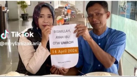 Viral Momen Anak Beri Kejutan Umrah untuk Ayah dan Ibunya, Bikin Bangga