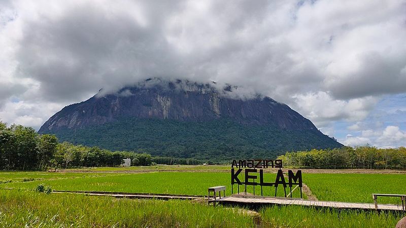 Menguak Fakta Gunung Kelam, Bongkahan Batu Monolit Terbesar di Dunia yang Ada di Kalbar