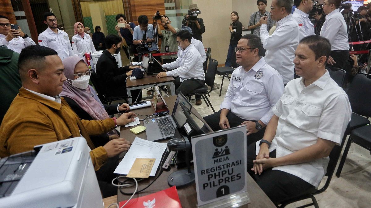 VIDEO: Tim Hukum AMIN Bawa 35 Bukti Tambahan, Doakan Semua Hakim MK Diberi Keberanian