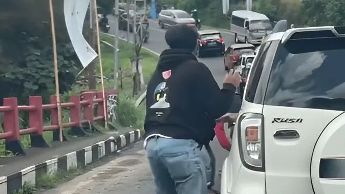 Viral Usai Diunggah Ridwan Kamil, Pemuda Buang Sampah Sembarang ke Sungai di Cianjur Minta Maaf