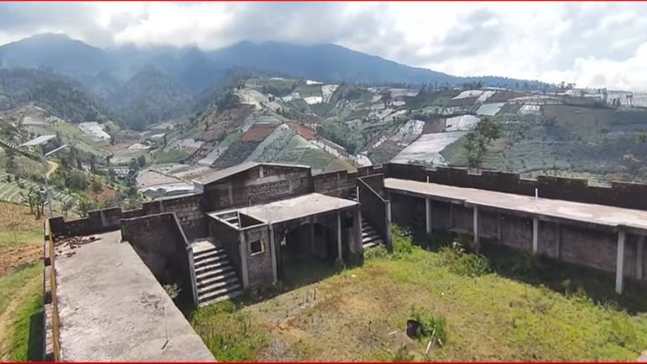 Bangunan Benteng di Temanggung Ini Letaknya Terpencil di Puncak Bukit, Begini Penampakannya