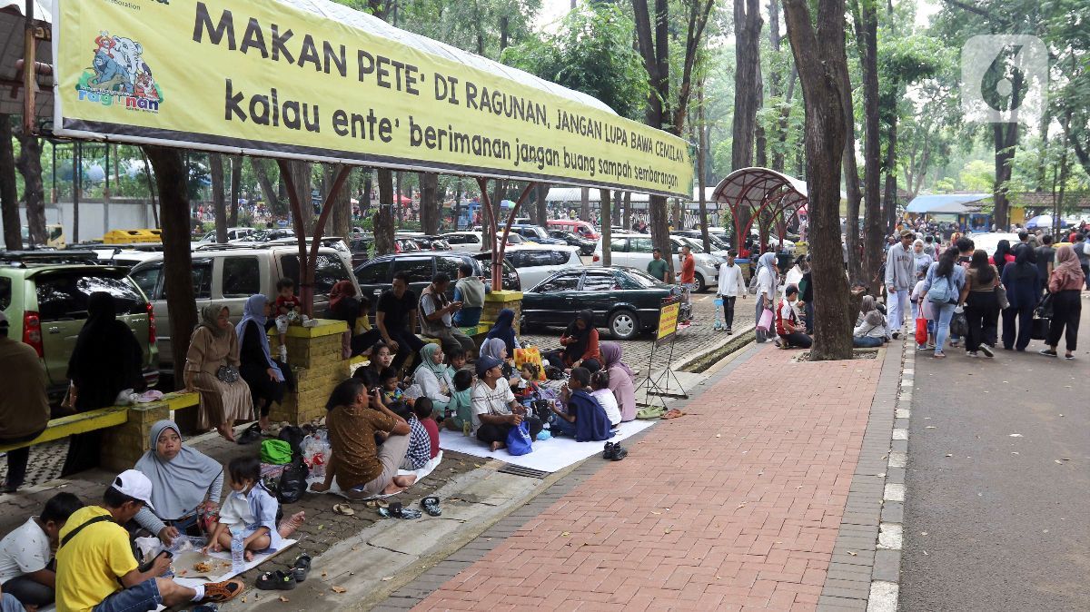 Nasib Naas Satu Keluarga Tertimpa Pohon saat Liburan ke Ragunan