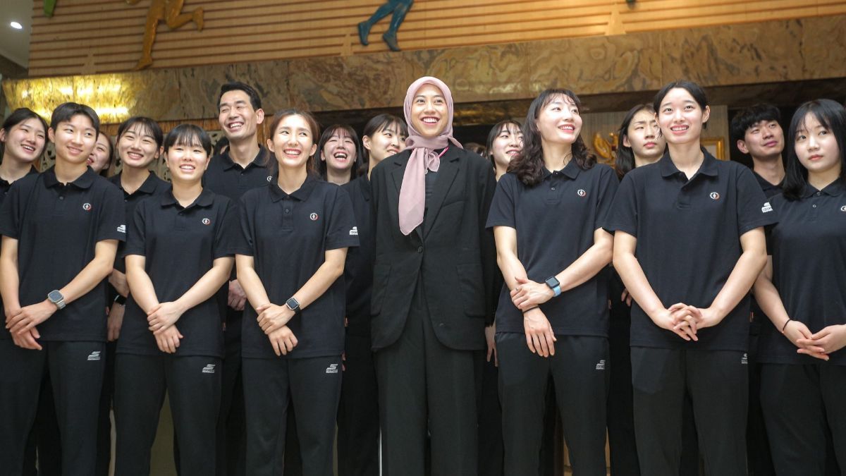 FOTO: Gaya Megawati Hangestri dan Bidadari Cantik Red Sparks Tiba di Jakarta, Siap Hadapi Indonesia All Star