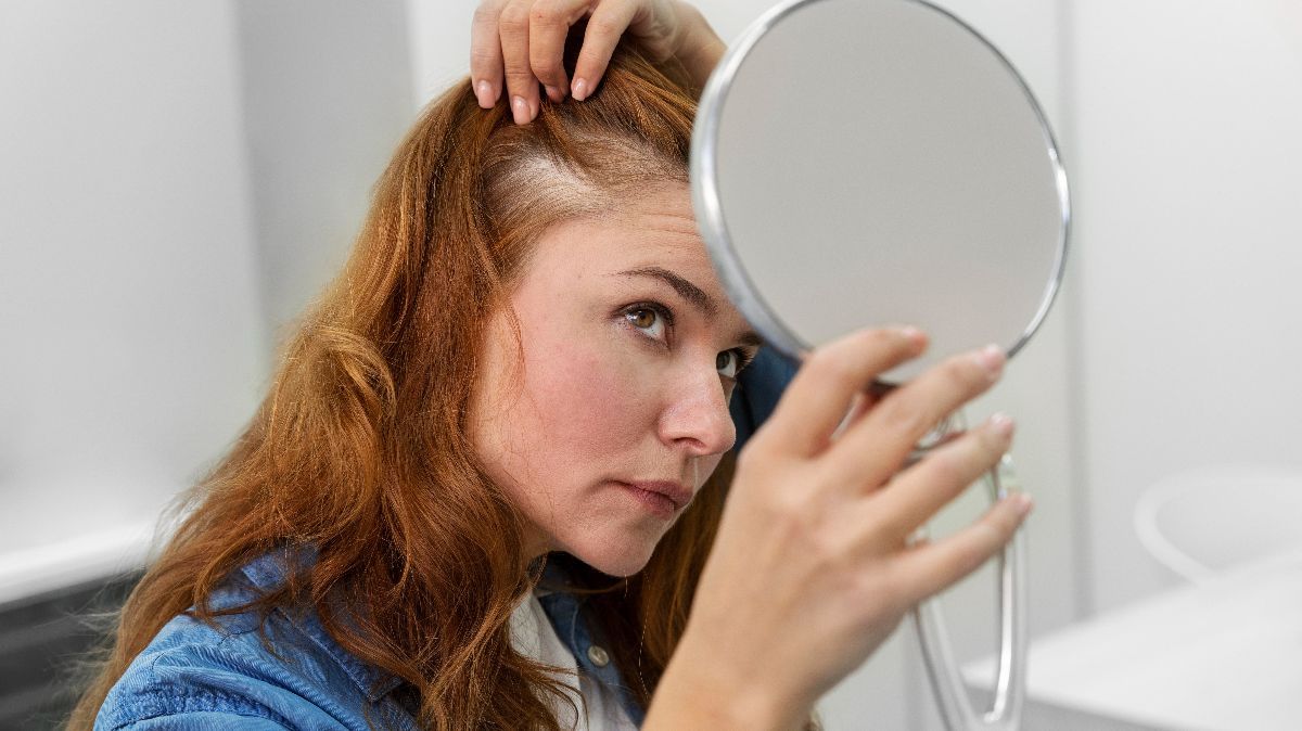 5 Kesalahan Sepele yang Bikin Rambut Rontok, Salah Satunya Cara Keramas yang Salah