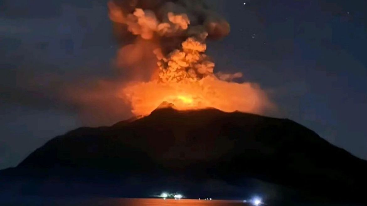 564 Gempa Dangkal Terjadi Usai Gunung Ruang Erupsi, Terdengar Gemuruh dan Kilatan Petir Vulkanik