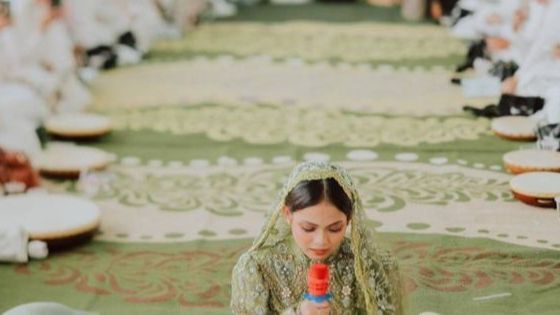 Aura Pengantin Terpancar, 8 Foto Pengajian Pra Nikah Putri Isnari Cantik Serba Hijau