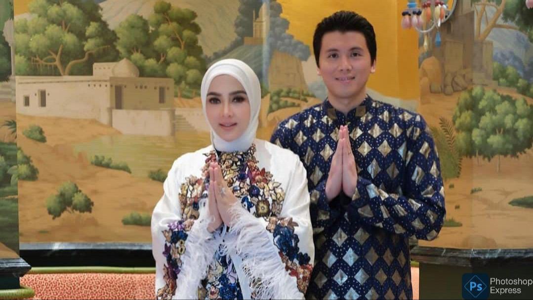 Viral Foto-foto Syahrini Dituntun Naik Tangga oleh Reino Barack, Rumor Kehamilan Semakin Menguat