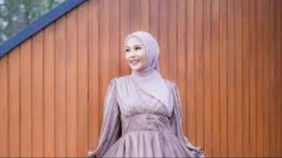 5 Model Dress Kondangan Hijab ala Artis Indonesia, Anggun dan Mewah