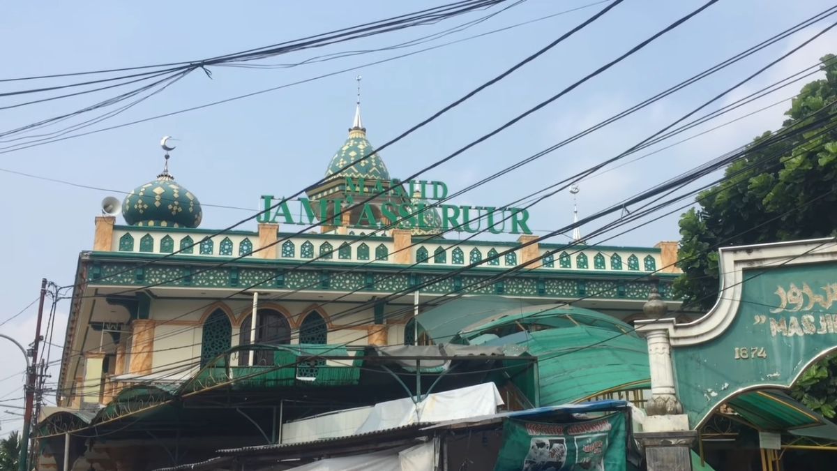 Sisi Unik Masjid Jami Assuruur Kebon Jeruk, Bangunannya Khas Belanda Berhias Kayu Jepara