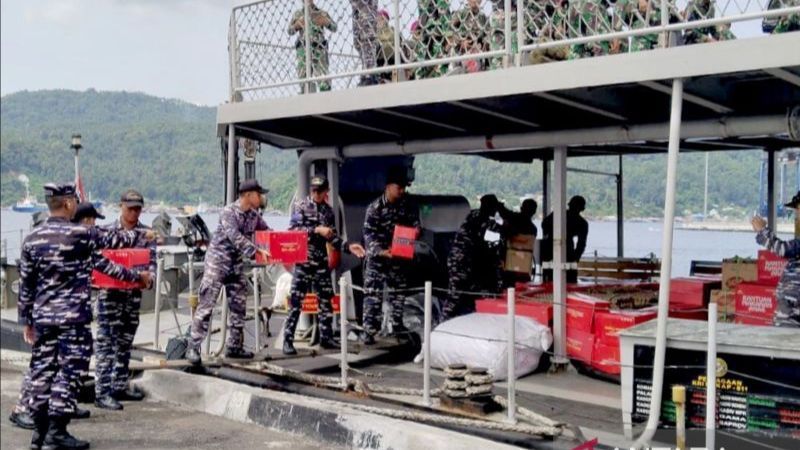 Gunung Ruang Masih Semburkan Abu Vulkanik, Kapal Perang TNI Dikerahkan Evakuasi Warga di Pulau Tagulandang