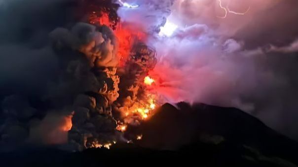 VIDEO: Detik-Detik Gunung Ruang Erupsi, Badan Geologi 