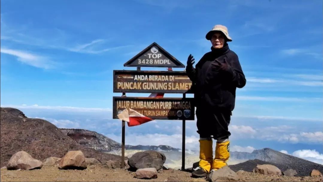 Mengenal Sosok Mbah Yuni, Nenek Tangguh Berusia 71 Taun yang Sudah Taklukkan Banyak Gunung