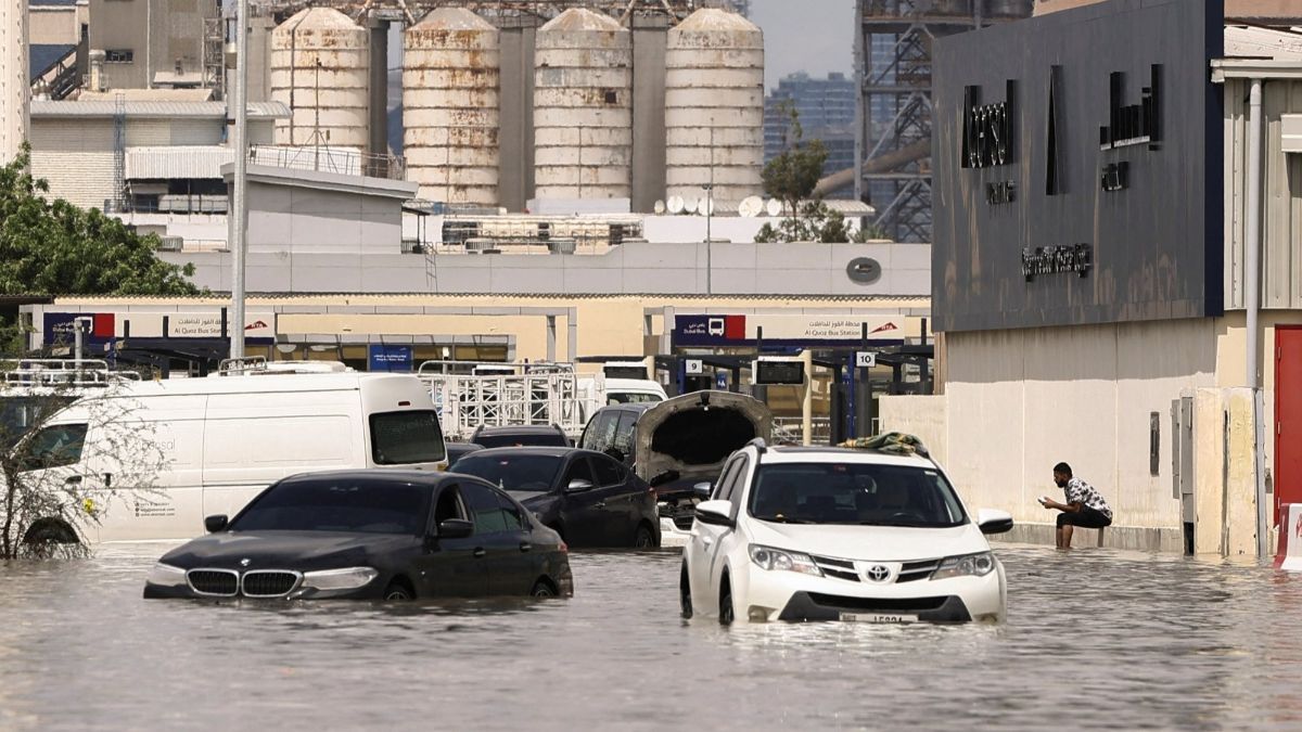 VIDEO Orang-Orang Kaya Dubai Main Jetski di Atas Genangan Banjir