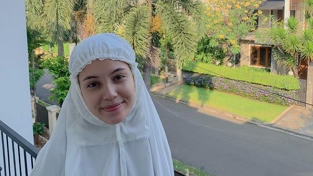 Potret Anggika Bolsterli Bintang Sinetron 'Di Antara Dua Cinta' dalam Balutan Hijab, Makin Cantik