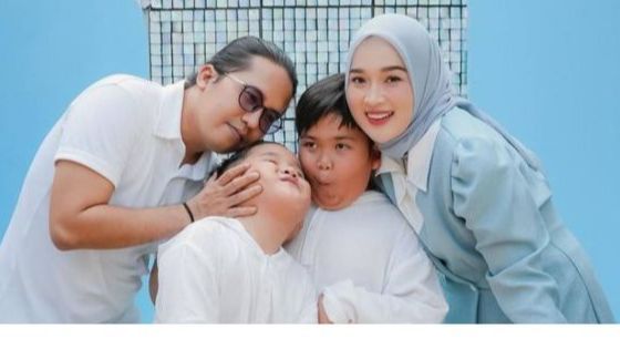 8 Foto Ririe Fairus dan Ayus Sabyan Kembali Bersatu Saat Rayakan Ultah Sang Anak