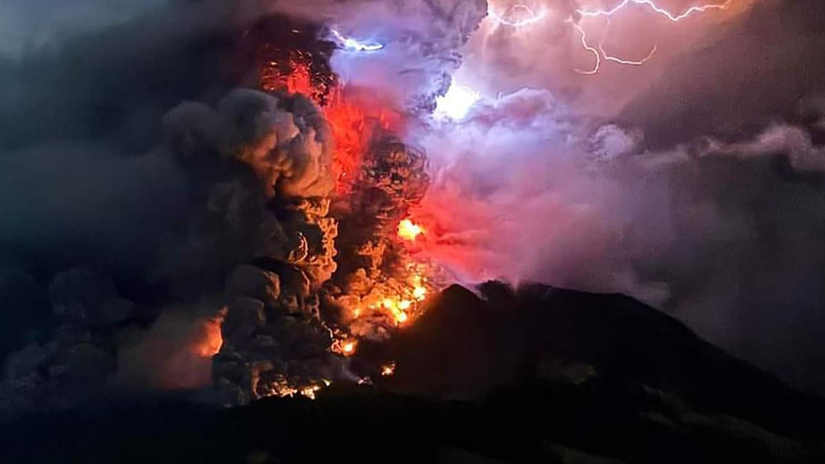 VIDEO: Ini Penjelasan Ilmiah Fenomena Alam Kilatan Petir Muncul saat Gunung Ruang Meletus