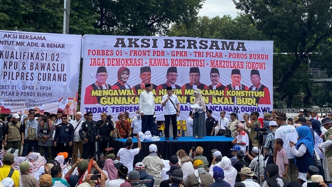 VIDEO: Rekaman Kerusuhan Demo MK, Batu & Tanah Melayang Pejabat Polisi Turun Tangan