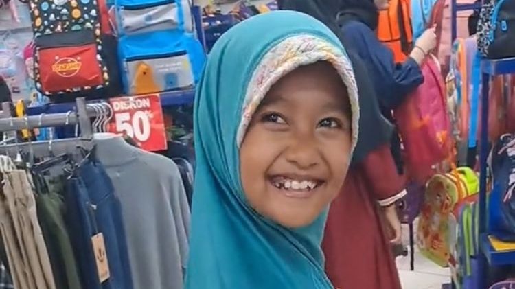 Momen Komunitas Relawan Ajak Anak Yatim Belanja Baju Lebaran Ini Viral, Tuai Pujian