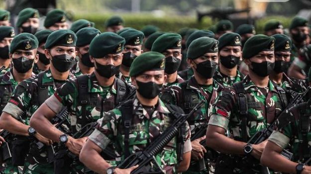 Momen Para Anggota TNI Naik Pangkat & Diberikan Selamat, Satu Sosok Diyakini Intel Jadi Sorotan