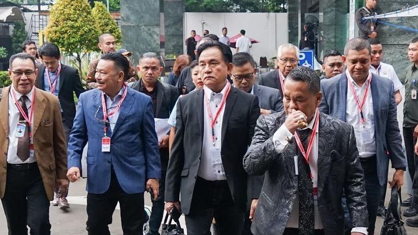 Saksi Ganjar Tuding Jokowi Bagi Bansos seperti Pencuri, Hotman Paris Bereaksi Keras