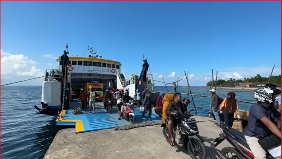 Serunya Ngetrip Naik Kapal Feri dari Situbondo ke Madura, Lewati Gugusan Kepulauan Eksotis dan Panorama Alam Menakjubkan