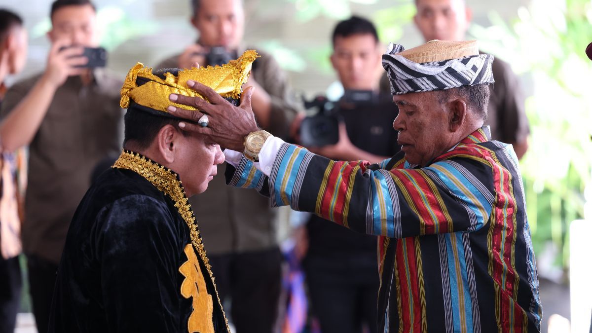 Berhasil Meredam Konflik Politik, Komjen Andap Budhi Dapat Gelar Kolakino Liwu Pancana