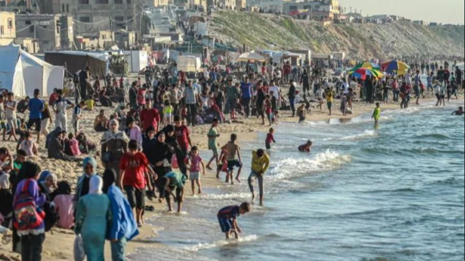 Warga Sampai Menteri Israel Geram Lihat Warga Gaza Masih Bisa Ramai-Ramai Santai Main di Pantai di Tengah Perang