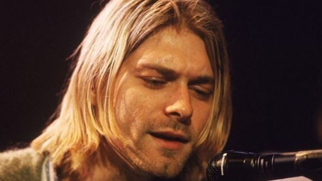 Fakta Menarik Kurt Cobain, Seorang Musisi Terkenal yang Pernah Lempar Gitar Ke Wajah Penonton Saat Konser