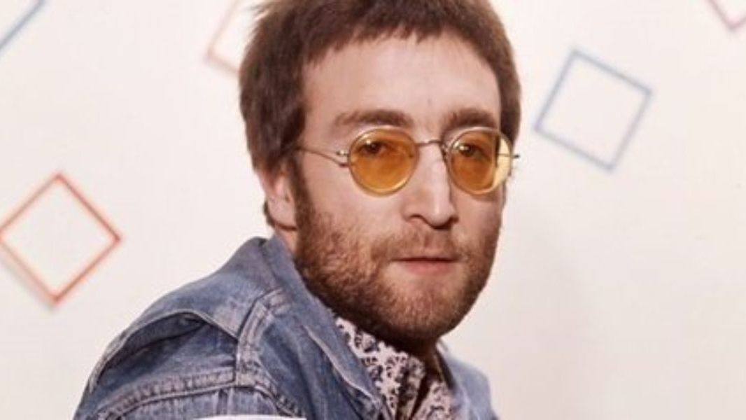 Fakta Unik John Lennon, Vokalis The Beatles yang Dahulu Sering Tidur di Peti Mati