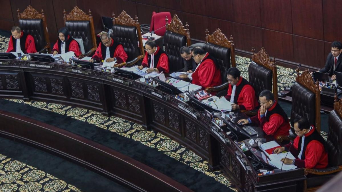 Hakim MK Saldi Isra, Enny Nurbaningsih & Arief Hidayat Dissenting Opinion Putusan Sengketa Pilpres