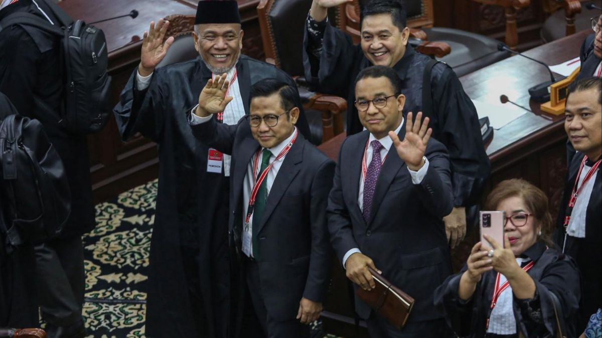 Bukan Kaleng-kaleng, Emak-Emak Pro AMIN Ngaku Naik Pesawat & Tidur di Hotel Mewah saat di Jakarta